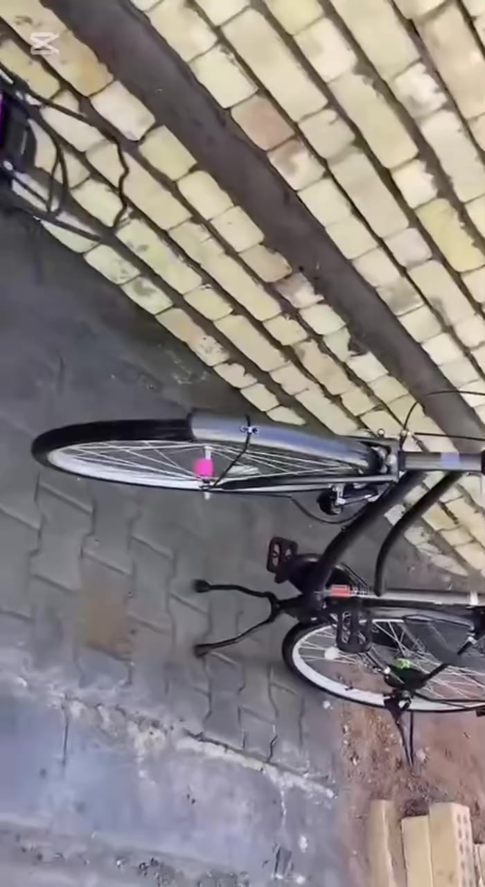 شوف الفيديو طالع بيه الباسكل الاسود باسكل ياباني حجم 26 لون اسمنتي يخبل السعر 100 الف قفل لتواصل واتساب ***********
