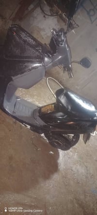 ماطور بزون نضيف سرعتو فول اشاير بس ايعوزهن كلوبات كيج بانزين شغال مقصد...