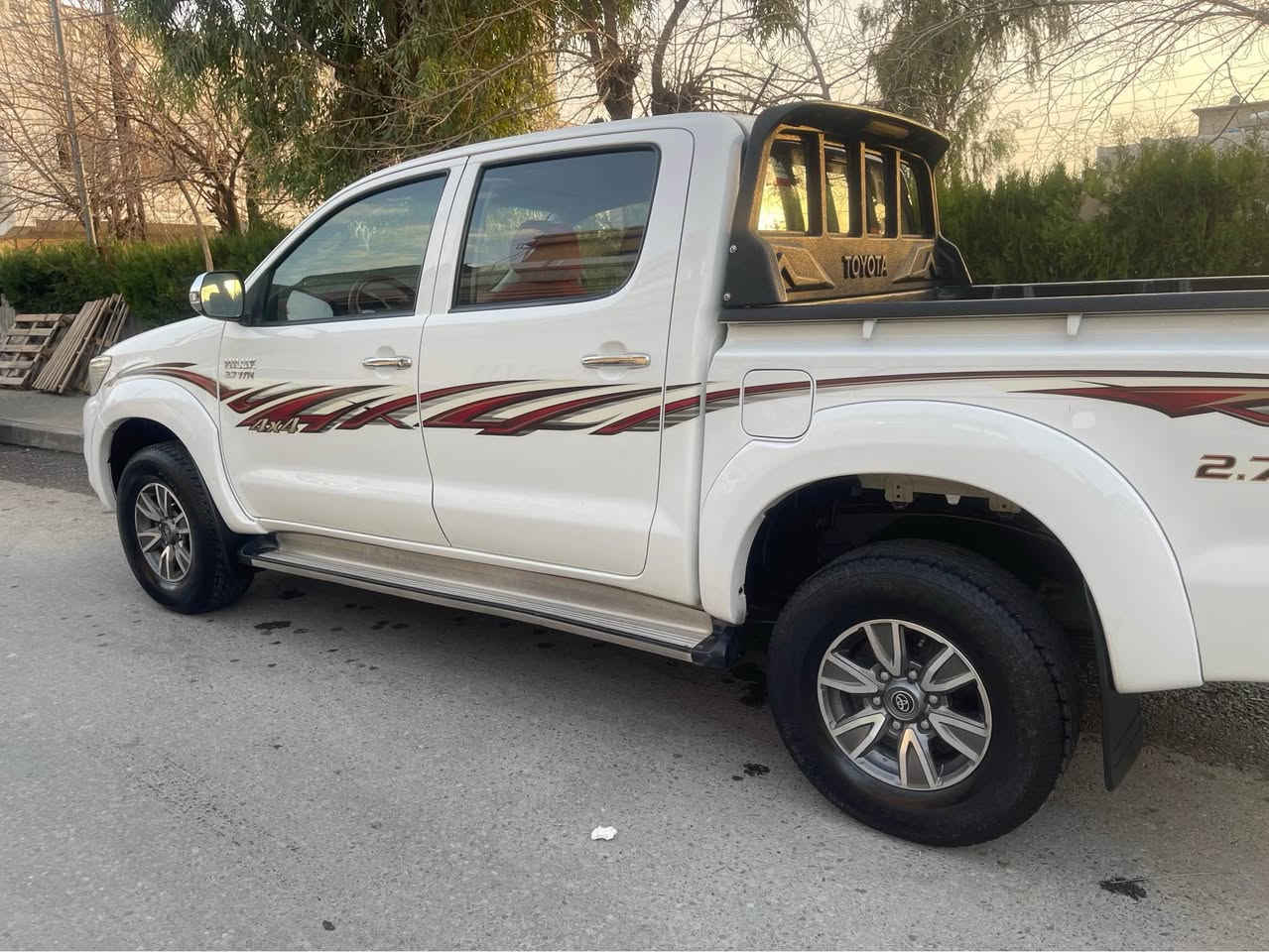 توێتا هایلۆکس مۆدێل 2014 
سفری شەریکەیی جیهان
بۆ فرۆشتن 
مەرزیەی دبل ئەکسل
4X4
ناو سوورە و شاشە و کامێرایە
یەک دەست بووە سەیارەکە
دەعامی بۆ دەعامی بەشەرت
تەنها دوو جێی بچوکی ژێر دۆسەکانی بۆیاخە
ساردی نییە
سێرڤسی کاملی بۆ کراوە
تایەو ویلی تازەی خراوەتە سەر
گێر و مەکینە بەشەرت نەکراوەتەوە
سەیارەکە بە ناوی خۆمەوەیە 
سەنەویی تا 2028 تازەیە 
سەیارەکە لە سلێمانییە
نزخی تەنها 223 گەلا و مەعامەلە

*********** السليمانية, العراق
