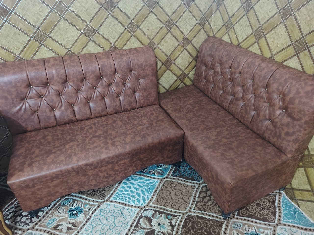 للبيع
تخم ملكي جديد ست قطع
قنفتين حجم كبير مع اربع كراسي

نص تخم قنفتين جلد جديد ميه بالميه يرهم بيت أو محل

السعر 350 وبيهن مجال بسيط

غير متواجد على الفيس
للتواصل على رقم الموبابل
*********** بيه واتساب
