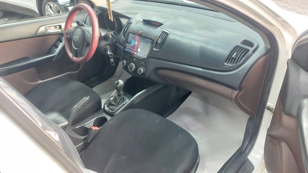 كيا سيراتو ٢٠١١ بدون صبغ 
محرك مامفتوح كير شرط 
ماشيه ١٩٠ km 
فول مواصفات عدا البصمة 
أرقام سنويه هزه كله جديد 
طخم تاير صدر تبريد تدفئه كله جديد 
مكان السياره ناحية القياره 
للإستفسار اكثر الاتصال *********** ***********
