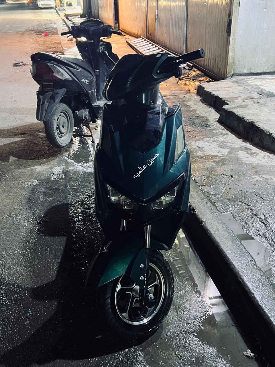 السلام عليكم دراجه شحن جديدة للبيع 6 بطاريات 3 سرعات سرعته 100 شاحنه وملحقات كامله مابيه اي نقص 
سعرها 950 الف وبيه مجال للطيبين مكاني بغداد الدورة الاثوريين ***********
