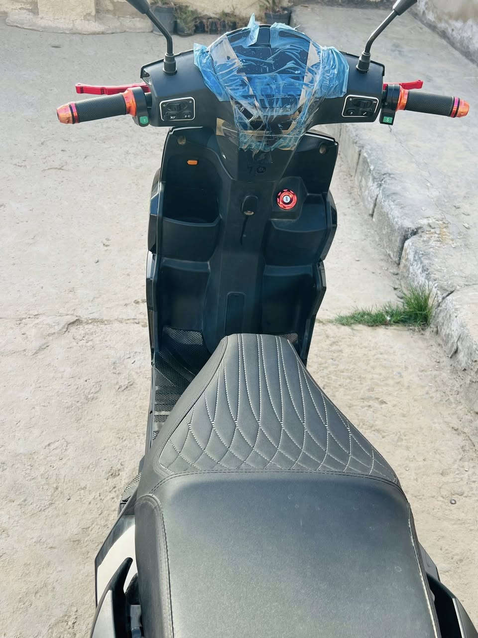 السلام عليكم دراجة سكنس جيتي موديل 2025 نضافة 100% ماشيه شي قليل بلادية ومكفوله من كلشي السعر 850  مكاني بغداد ابو غريب ***********
