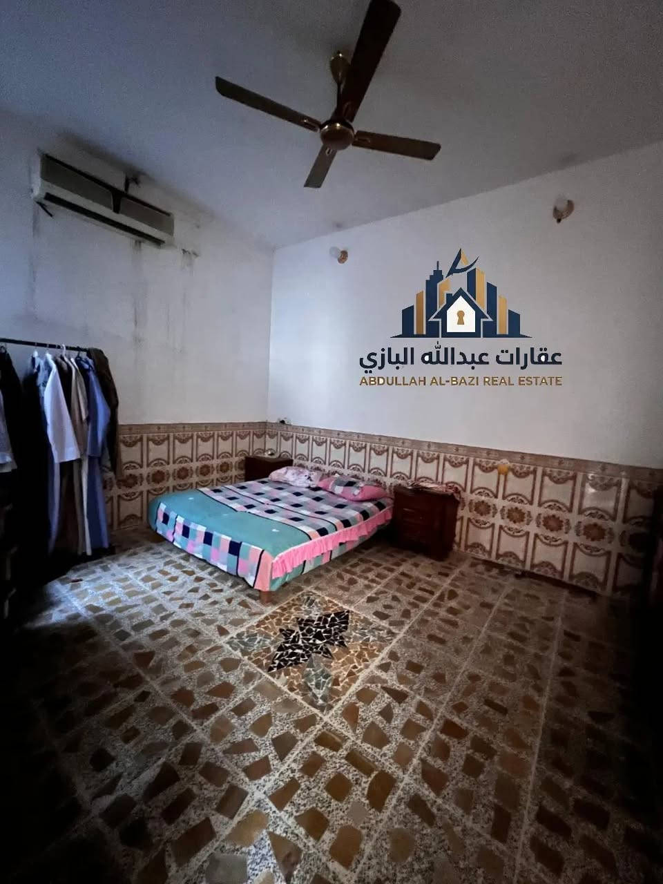 بيت للبيع في حي الدوانم قرب سياج المعمل بالتحويل المساحة 200م 
4 غرف غرفة طابق ارضي 
3 غرف طابق ثاني سويت
 علق بـ تم ليوصلك السعر

***********
