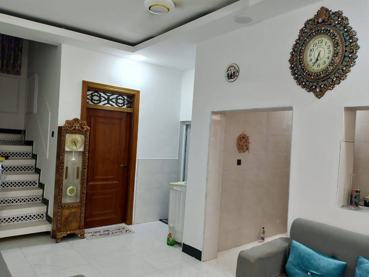 يا الله توكلنا على الله
للبيع بيت طابو صرف بنا حديث درجه اوله فول مواصفات مساحة البيت 132 متر الواجه 10 متر
 غرفتين وصاله ومطبخ وصحيات وديوانيه  وصحيات خارجيه وحديقه  الصطح شتاكير وجاهز
موقع  البيت تضحيه قرب مجمع فلس ونص 
السعر160مع المجال السعر بلاش
البيت بناء حديث تصميم راقي
للاستفسار *********** شعدك من عقار للبيع راسلني واتساب  
ممكن متابعه للقناة الواتساب ليصلك كل ماهو جديد ويخص العقار 
https://whatsapp.com/channel/0029Vb7cgpDDuMRaptu2gW27
