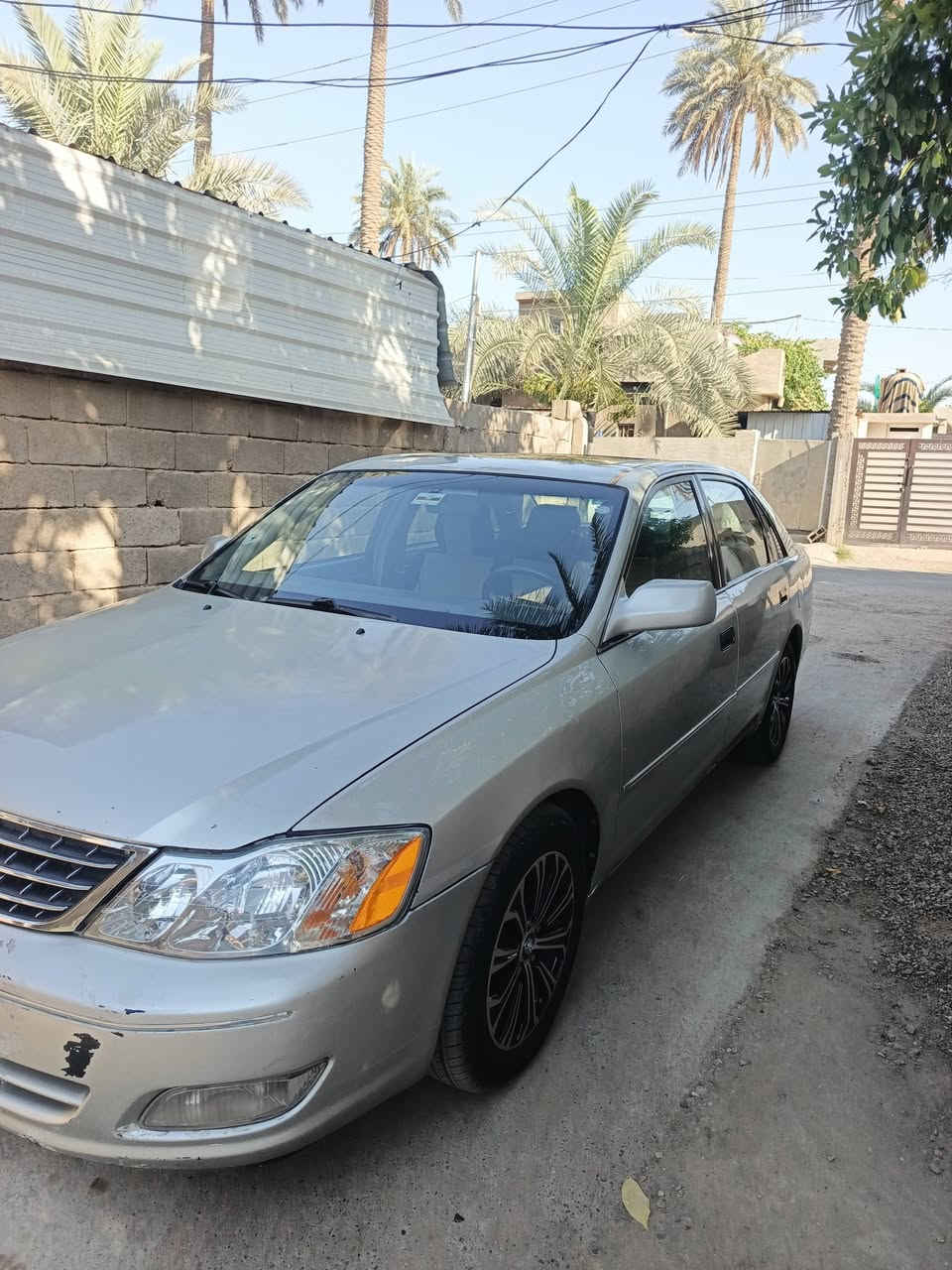 🚗 تويوتا أفلون موديل2000 (امريكي) - للبيع 🚗
السيارة نظيفة جداً وجاهزة 
🔹 المواصفات العامة:
الموديل: 2000.
المحرك والكير: بحالة ممتازة (جديد).شرط 
الرقم: شمالي  تحويل مباشر، باسمي ثاني تحويل).
الوضعية القانونية: مفحوصة حاسبة عامة في كل محافظات العراق (سليمة تماماً من السرقة أو الحجز).
🔹 الوضع الميكانيكي والكهربائي:
التبريد : تبريد ثلج .
الكهربائيات: مكفولة بالكامل، جميع الكيجات والأنظمة شغالة.
التخم إطارات: جديد بالكامل مع ويل كب جديد.
الحدادية: أمامية وخلفية جديدة (تراي السيارة وين ماتريد).
🔹 الإضافات والجمالية:
الداخلية: نظيفة جداً وبحالة الوكالة ، ولا يوجد أي ضوء تحذيري مشتعل في الدشبو.
الشاشة: مزودة بشاشة وكاميرا خلفية.
الجام واللايتات: جام أمامي جديد، ماصدات الشركة، لايت أصلي (الناصي أصفر، والعالي ثلجي).
🔹 حالة البودي (الصبغ):
(حزام كلير بدون داخل).(بدون جنطه وقماره وبنيد) 
📍 الموقع: صلاح الدين- الضلوعية
📞 للتواصل والاستفسار: ‏‪***********‬
