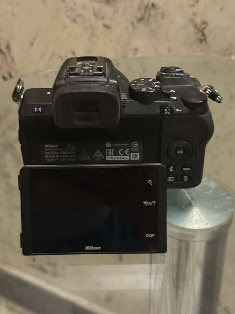 للبيع عدد ثنين مكاني بغداد
Nikon Z50 كاميرا ميرورلس بسنسور APS-C بدقة 20.9MP، تصور فيديو 4K 30fps وFull HD 120fps، تدعم تركيز تلقائي بـ209 نقطة مع تتبع العين والوجه، وتصوير متواصل بسرعة 11 صورة بالثانية مع شاشة لمس متحركة. 

وحده سعره ٨٠٠ الف جديده 
وحده بيه خدش بسيط جدا بلشاشه وماكو اي تاثير سعده ٦٥٠ الف


**إذا كنت صاحب هذا الإعلان وتريد حذفه لأي سبب، رجاءا أرسل رسالة إلى الدعم الفني**
