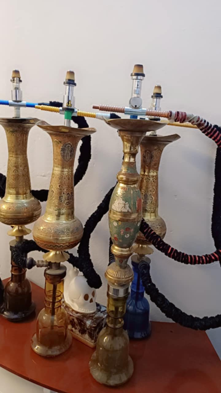 سلام عليكم اخوان عندي مقهى ومطعم في كورنيش الجسر العتيق للبيع بسعر مناسب موقع مميز معى كافت ملحقات فقط تنضيف وفتح المقهى صارلو ٩اشهر معزل المكان ركن في الكونيش على الشارع العام وبقيت التفاصيل خاص 
الاتصال ***********
