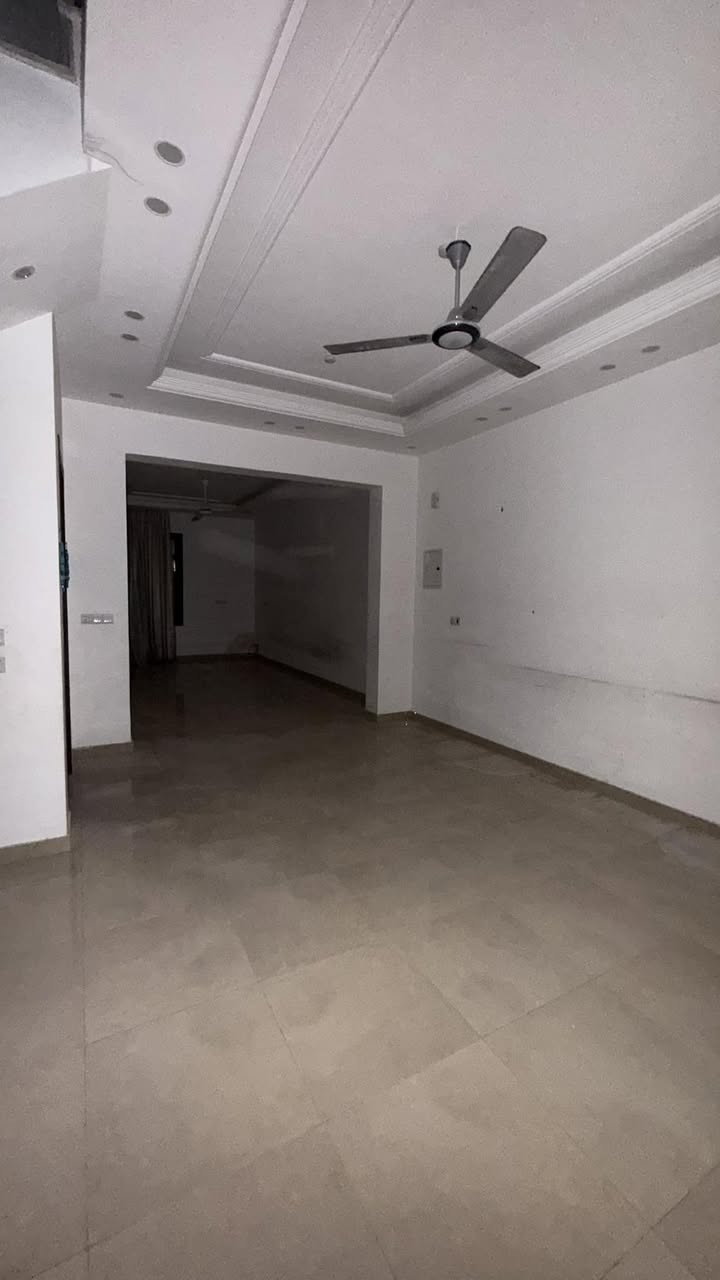 دار #اللأيــــجــــار مـــع #الـــكــــاونتـــر وســبـــلت 

 فـــي حـــي الــقــضاه شــارع 80 كـــربلاء رابـع دار عــــن الـــشـــارع 

________________
المساحـــــــة // 150م 

الواجهـــــــــة // 7.5م. #طـــابـــو #مــــلك #صــــرف 

الــــــنــــــــزال // 20م 

بــــنــــاء #الدار 

غـــــرفــــه نـــــوم وصــــالــه وهـــــول ومـــطبـــخ ومــجــمع صـحــيــات وكــــراج ســـيــاره 
_______________
___________________
للأستفســـــــار عــــــن السعــــــــر يرجـــــــىٰ تـــــــرگ تعليـــــق (السعـــــــــر) #وسيتــــــم #الـــــرد 
__________________    

#مكتـــــــــب
                🏘️أمــــــــلاك بابــــــــل للعقـــــــار🏘️
#الكــــــــائن

☎️ *********** واتساب☎️‏‪0782 220 3665‬‏ واتساب
    شارع_الكرامة_قرب_الضريبة_مقابل_التخطيط_العمراني
        
_____________________________________________
