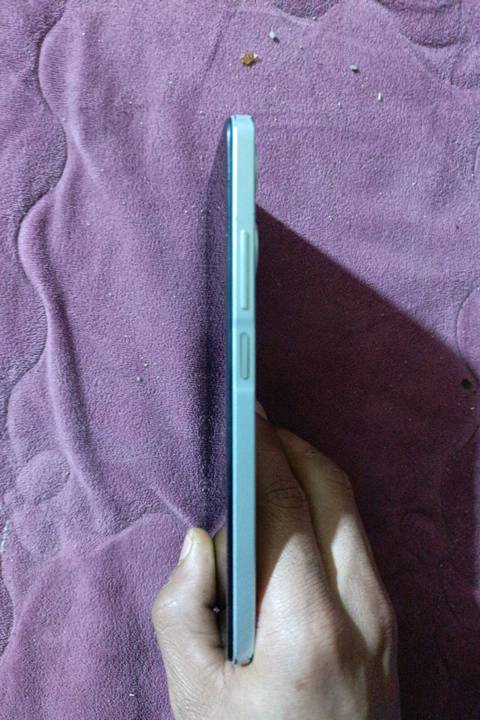 هاتف Infinix مستعمل بحالة جيدة مع بعض الخدوش على الشاشة. الجهاز يعمل بشكل كامل ويتميز بتصميم جميل وكاميرات ممتازة. فرصة رائعة لمن يبحث عن هاتف بأسعار مناسبة.