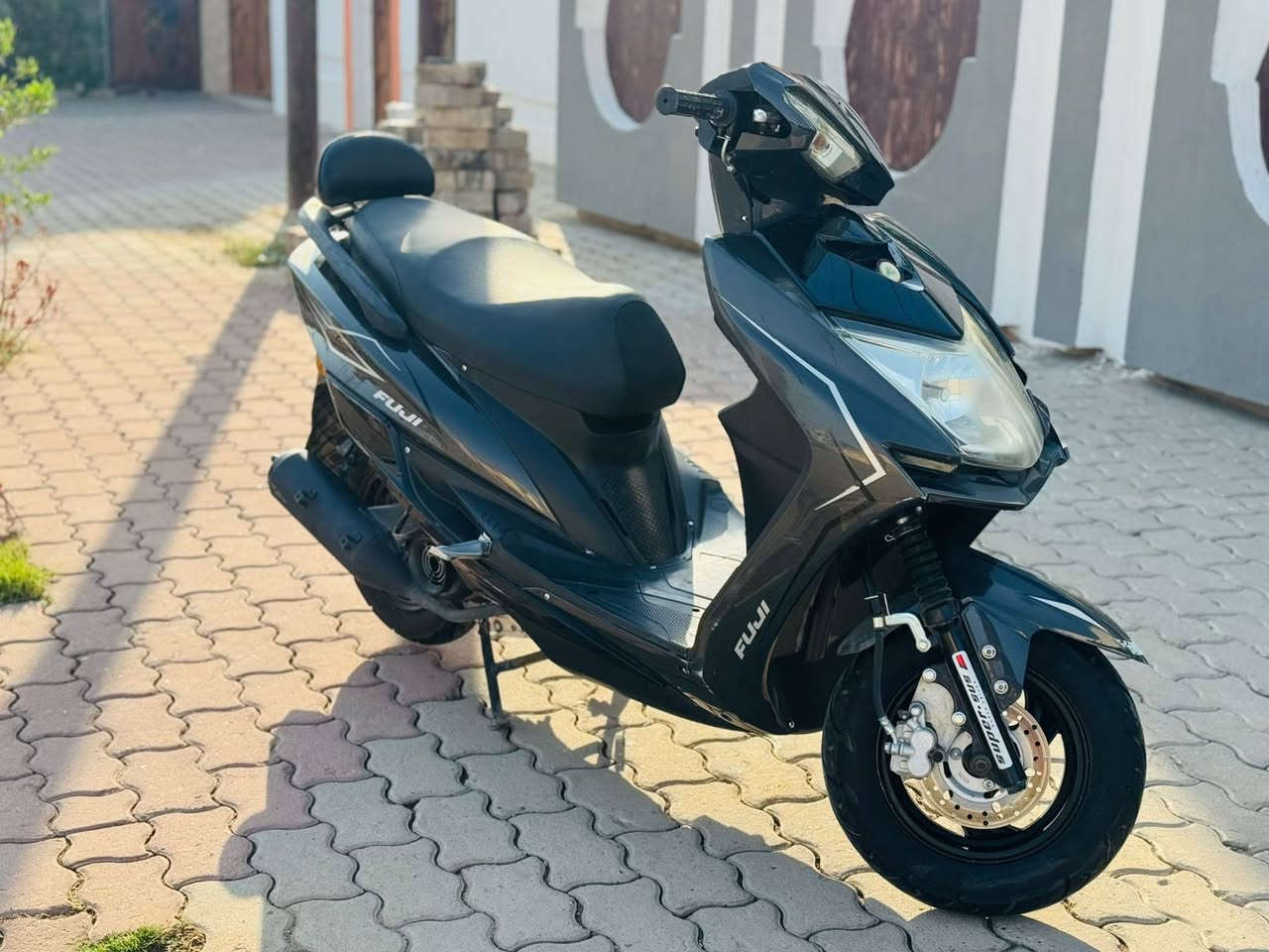 دراجه ماكس سگنس ياباني  مثل ما موضح بالصوره فقط كهرابائياته ما مضبوطه  السعر ٥٠٠ و بي مجال مكان/ كركوك
وتساب ***********

