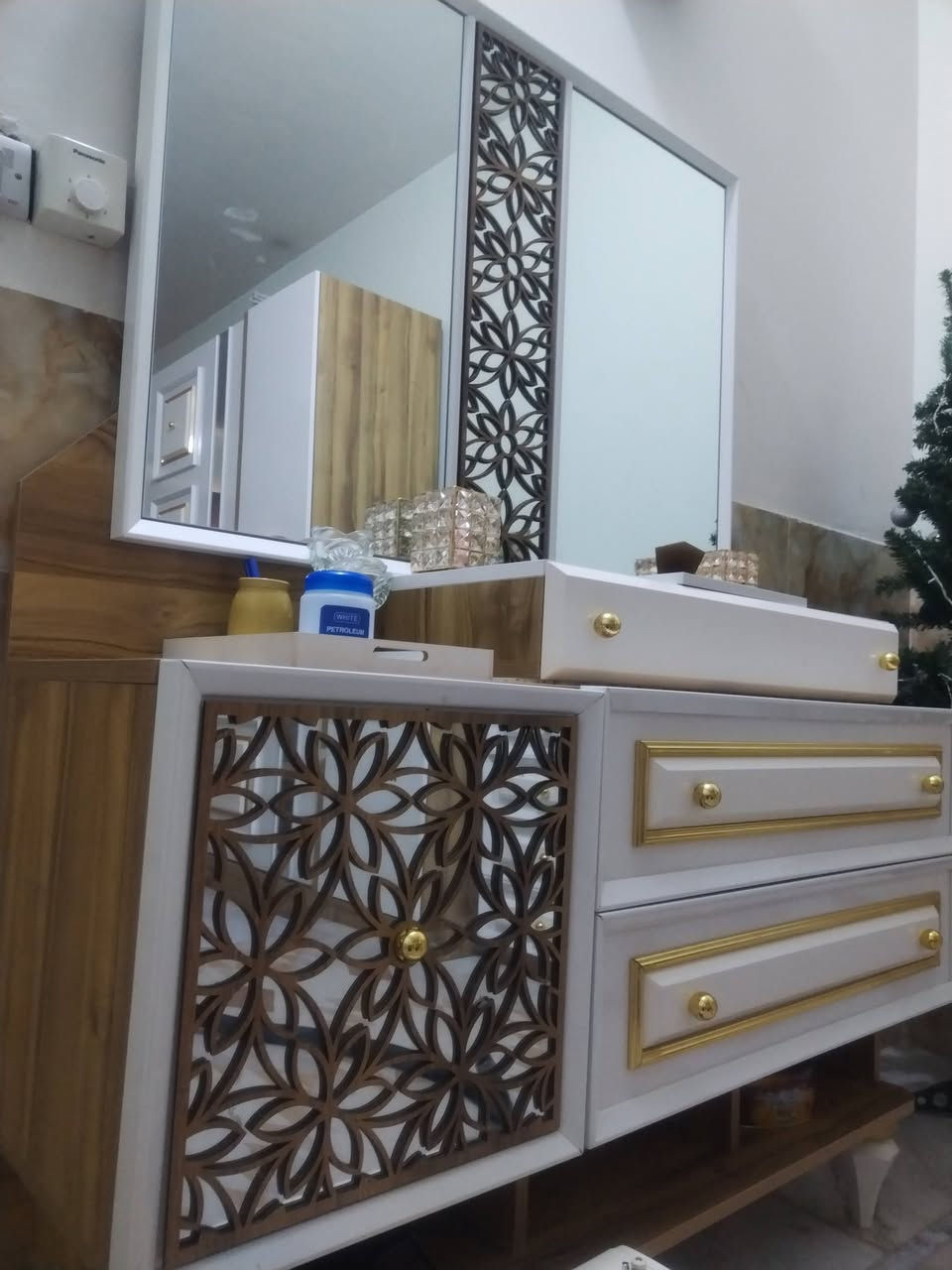 غرفه اخشاب تركيه نظيفه جدا محتوياتها
جربايه مع مخزن مع شازلون
ميز مرايه
كنتور مع ملحق عرض ٣ متر
ميز مرايه
ميز جرارت
كومديات اثنين مع الجربايه
طابوريه
السعر مليون ونص
رجاءا بس الشراي يراسل


**إذا كنت صاحب هذا الإعلان وتريد حذفه لأي سبب، رجاءا أرسل رسالة إلى الدعم الفني**