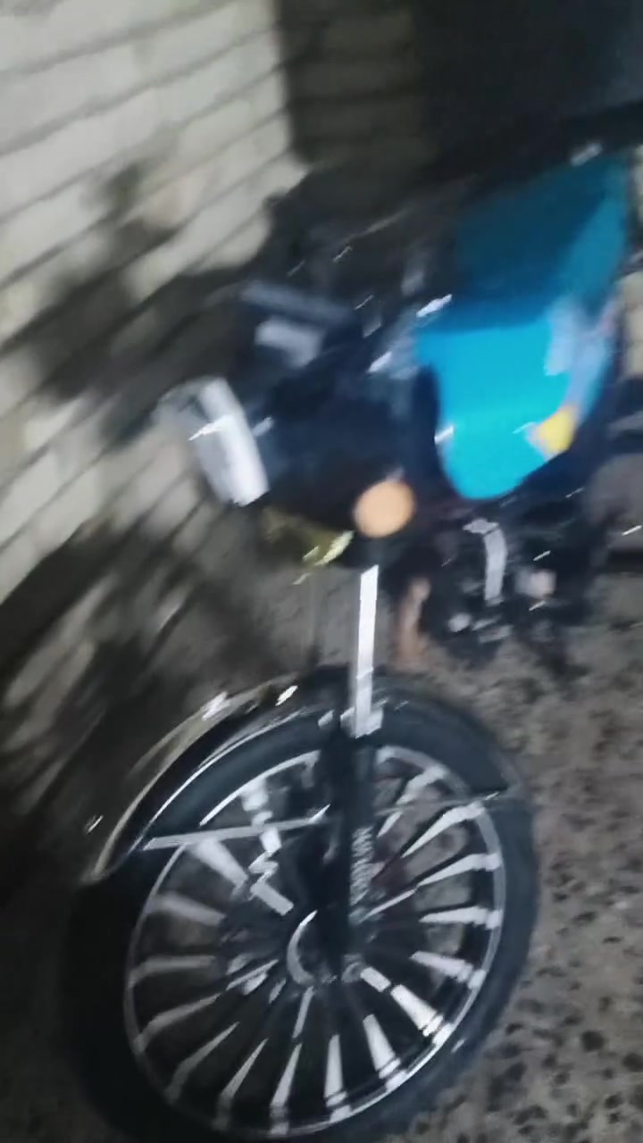 دراجه سونك 25شكل جديد نضيفه فول كامله وهسه بعد حله لن شديت فرشه له كامله سعره 750بيه مجال قليل حك جيه أو مراوس بوكسر رقم ***********
