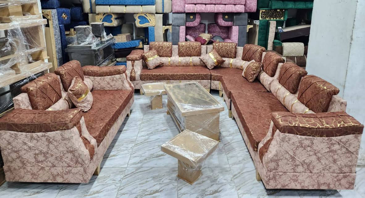 ⛔️ العرض المميز لفترة محدودة 9 أشخاص👍🏻⛔️ بس ب😍 مليونين و900ألف طقم كنب مع 🎁طاولات هددية🎁
📲لحق حالك واحجزز
🛑الطقم المميز والاكثر طلب
😎#طقم #كنبايات
🔴#المواصفات: 
 ✅  خشب شوح
✅#سفنج ع 12سم. ممتاز اول
✅#قماش مرمرة تقيل
✅#صندوق 😍
✅#الطراحة متحركة مذودة بسحابات لسهولة الغسيل🌙
# قواعد لوكنز لون الدهبي  

📛#أستلم نفس الطقم يلي بالصوره


**إذا كنت صاحب هذا الإعلان وتريد حذفه لأي سبب، رجاءا أرسل رسالة إلى الدعم الفني**