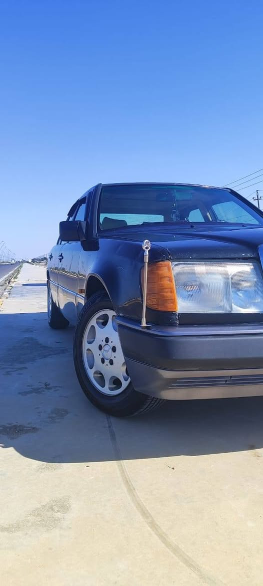 السلام عليكم
مارسدس دب للبيع 
مديل 1988
كير ومحرك محور بطه 2500
تبريد شغال 
تخم تاير 
غرفه جديده 
قواعد دبل سليمه 
الون اسود كذاب ***********  ‏‪0770 568 5002‬‏
