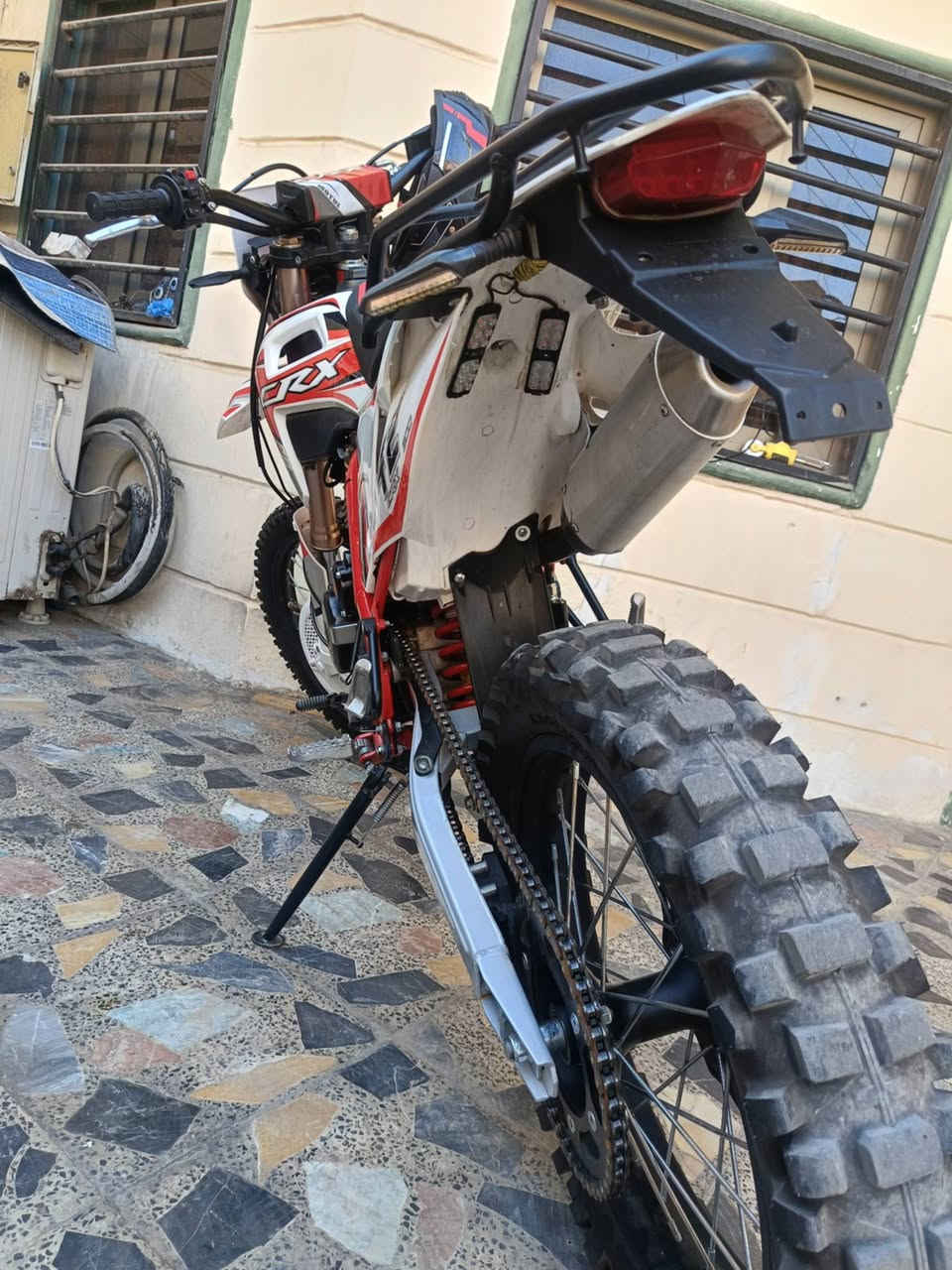 سلام عليكم قفاز crx 350cc مديل 2025 لون احمر للبيع السعر 900 قفل اخت الجديدة ممفتوح بيهه كلشي مستعجل عله بيعتهه شراي خاص


**إذا كنت صاحب هذا الإعلان وتريد حذفه لأي سبب، رجاءا أرسل رسالة إلى الدعم الفني**