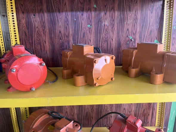 يعلن محلات المستقبل عن توفر جميع أنواع الهزازات 
السنكل والثري فيز 
للاستفسار والطلب اتصال ☎️  ***********
او على واتساب ***********-***********
موقعنا باب الشيخ مقابل مركز باب الشيخ
