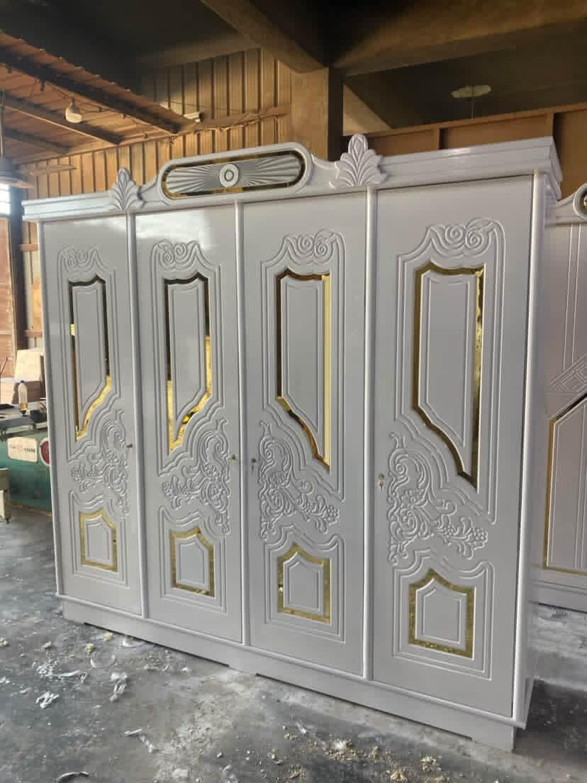 السلام عليكم معمل نجارة الساعدي البيع الاثاث العراقي الجديد العنوان بغداد الاتصال والاستفسار على الرقم ***********
