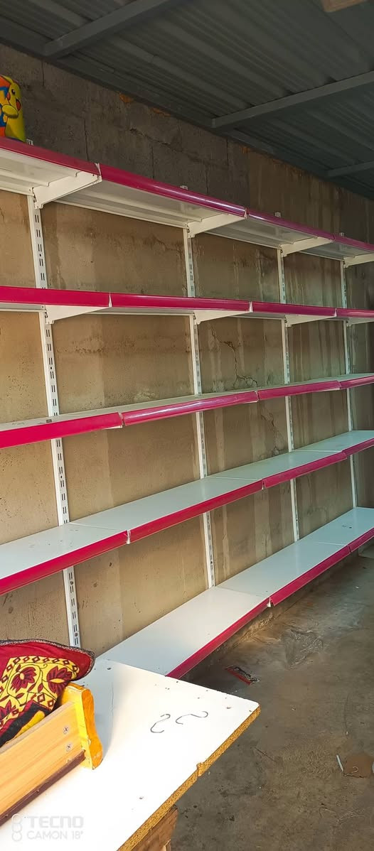 عارضات مع رفوف للبيع بسعر مناسب ***********
