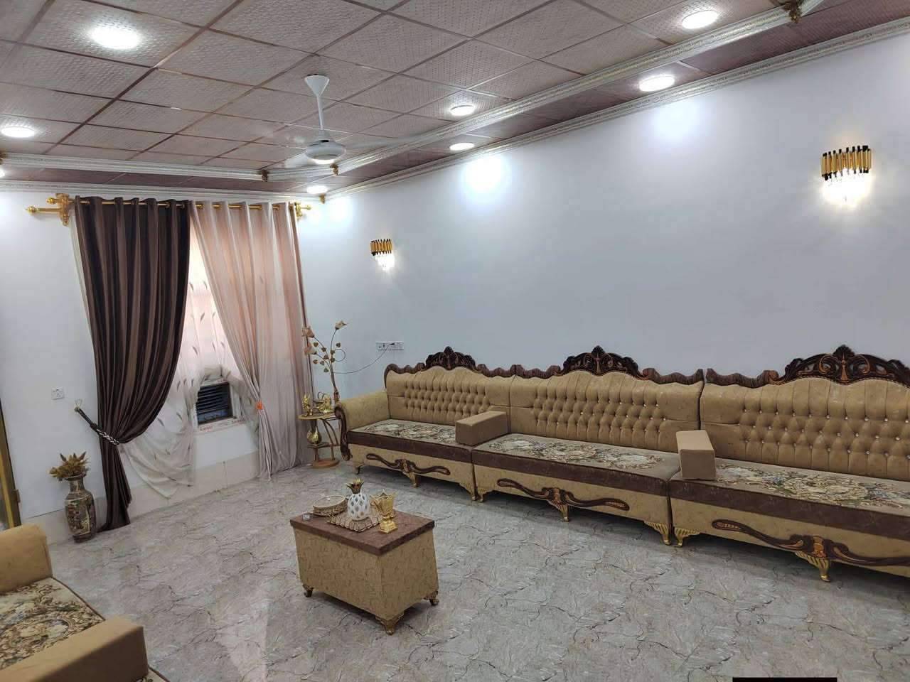 للبيع دار ٢٠٠ متر طابق واحد
غرفتين نوم صاله استقبال مطبخ صحيات داخليه وخارجيه
خدمات كامله بناء حديث 
الموقع الساده قرب جبار ابو الشربت 
للاستفسار ***********
