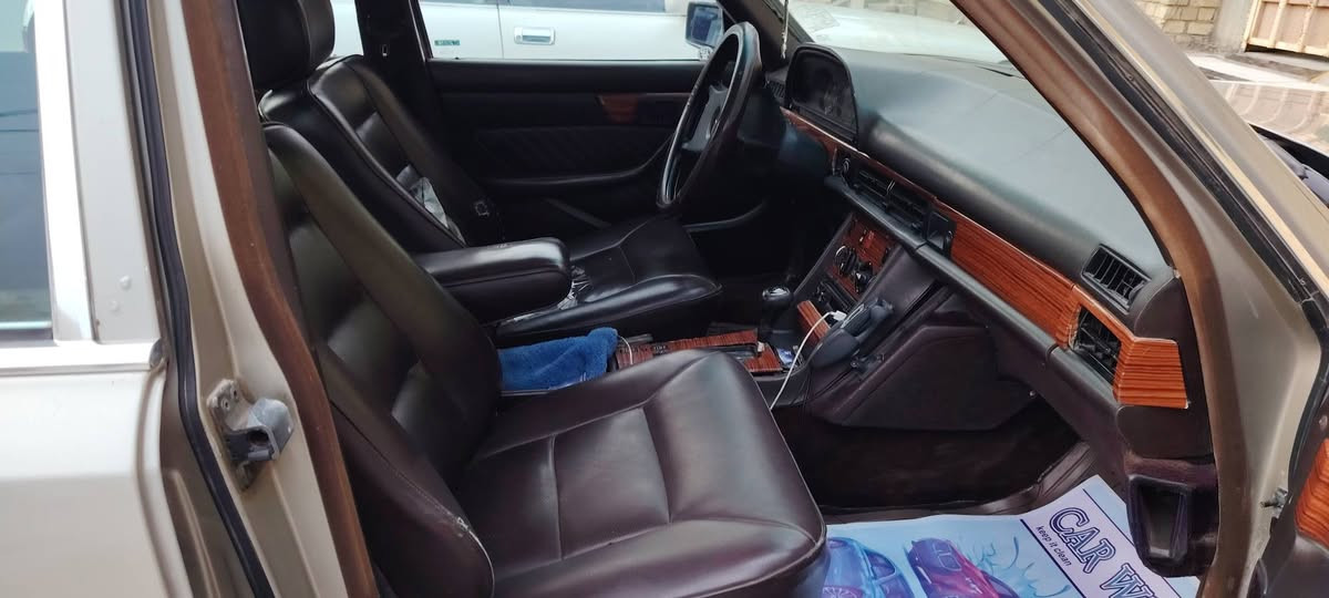 السلام عليكم
مارسدس جامبو موديل ٨٦ رقم بغداد 
غرفه جلد محرك بلاد عنكبوت كفاله 
كير اكسل كفاله  تخم تاير 
كشنات كهرباء 
دبل اريل 
باب قصيره
مصبوغه عام 
قواعد شواصي كفاله 
بيه خياس بسيط جدا بالدور مال جاملغ الورى من جوه فقط 
بيه القاعده مال الدبل الامامي طاكه من فوك وملحومه للتوضيح 
كهربائيات كله شغاله 
سياره نضيفه حداديته ٨٠ بالميه 
السلايت السجج مكسره فقط الماطور والكهرباء كله شغاله 
مكاني كربلاء 
السعر ٧٠وبيه مجال للشراي هزه صاعده ومداور ثاني يوم 
تلفون ***********
