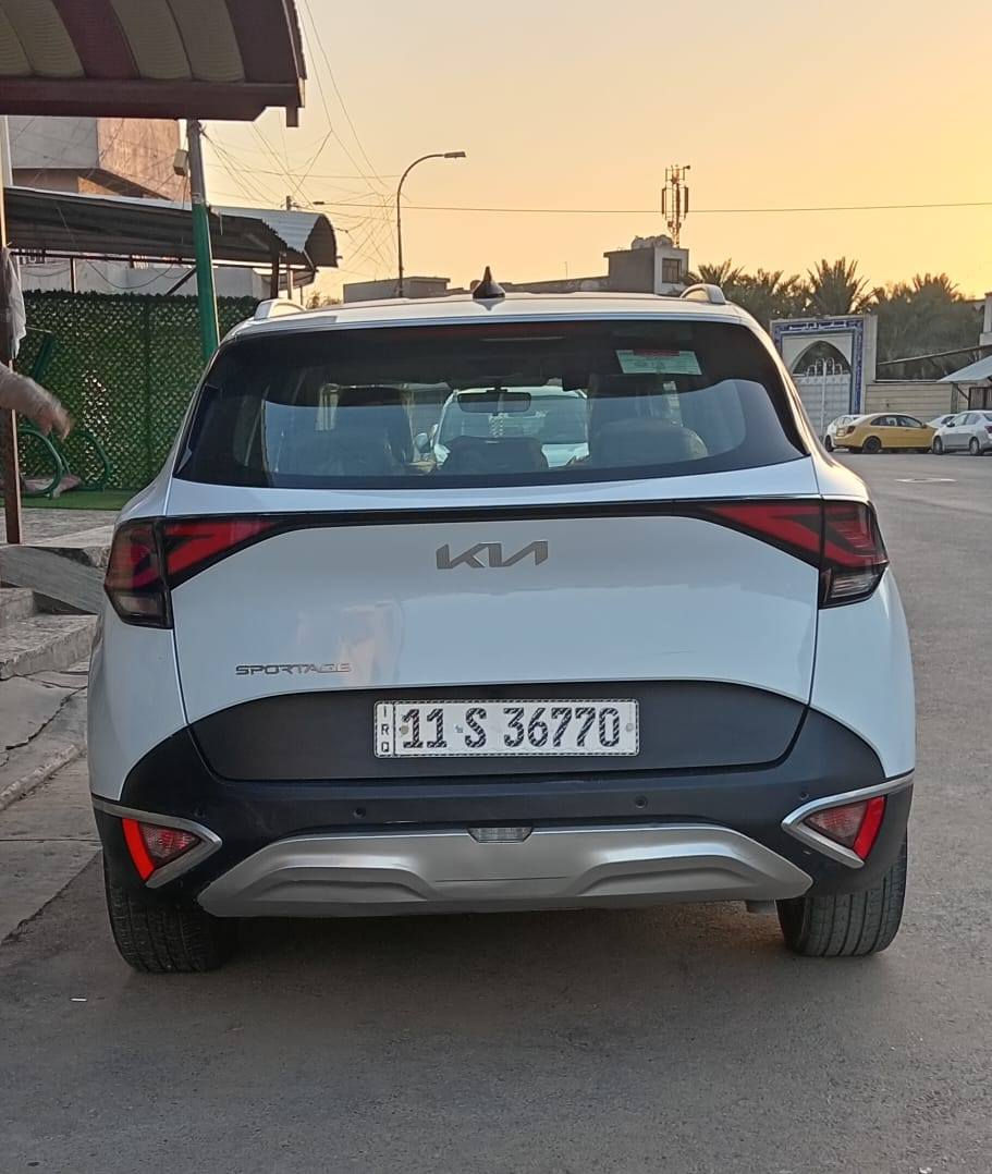السلام عليكم 
للبيع :كيا سبورتج  خليجي 
الموديل : 2023
ماشيه : 73 الف 
السياره :مكفوله عدا بارد اباب السايق على كد 3 اصابع
ضمان  (5) سنوات 
بصمه 
مري كهرباء 
انضمه قياده 4 (نورمل +سبورت +ايكو +سمارت)
تشغيل عن بعد 
حساسات امامي خلفي 
 شاشه +عداد دجتل 
كامره دواره 
بصمه ابواب 
ترحيب عند لاقتراب 
مثبت سرعه 
سايد بريك كهرباء 
تبريد قطعتين 
داخل بيجي 
محرك 2000 دوش 
شاحن واير لس 
الصابيح الماميه LED
المصابيح الخلفيه LED
شفتات ستيرن رياضي 
مانع انزلاق 
شاشه ابل كار بليل +جي بي اس 
انذار عند الاقتراب
اشاير بل مري 
السياره كلش نضيفه وحلوه 
السعر 210وبيه مجال 
مكاني بغداد الصليخ
للستفسار *********** بغداد, العراق
