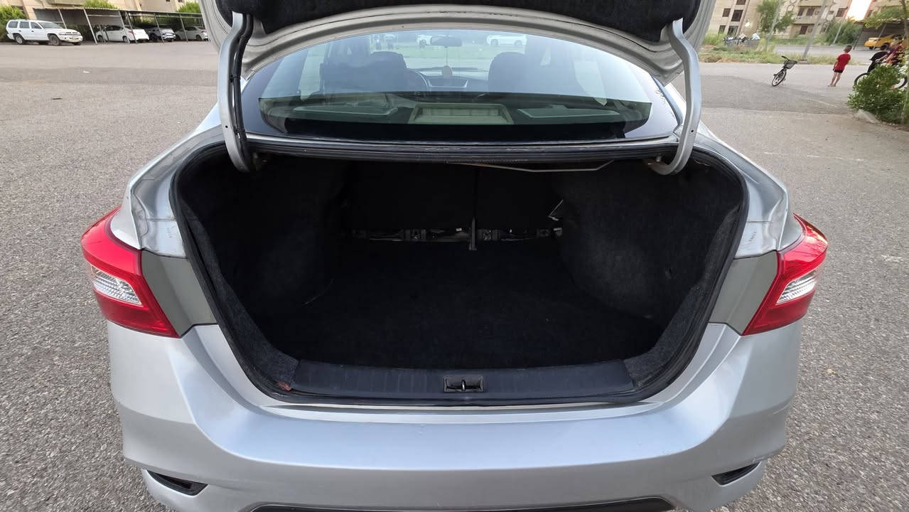 نيسان سنترا  2019 وارد ضررها ب امريكا  سطحي بالعراق بيها جاملغ جهة السائق وراشين ربع الباب وياه كير ومكينة ع فحص  تبريد جديد منظومة كاملة فريز وراديتر وكمريسر حدادية جيدة كاملة ان شاءالله السيارة ومعروفة مواصفات ،sv السنوية جديدة ب اسمي السيارة 
*********** 
السعر 84 وماكو انسب من هالسعر
