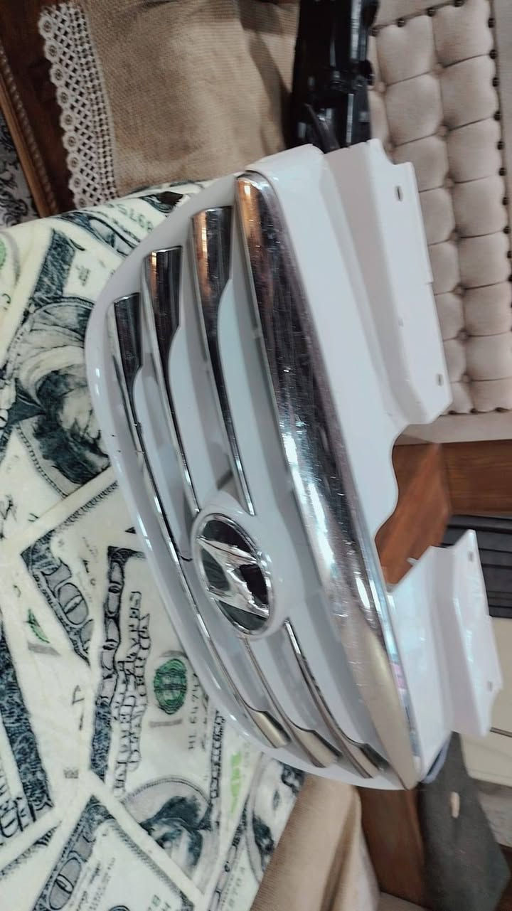 السلام عليكم ورحمة الله وبركاته للبيع شباك امامي السياره النتره الشكل المقدس
السعر بلاش خاص السفسار على الارقام التالي 
***********
***********
