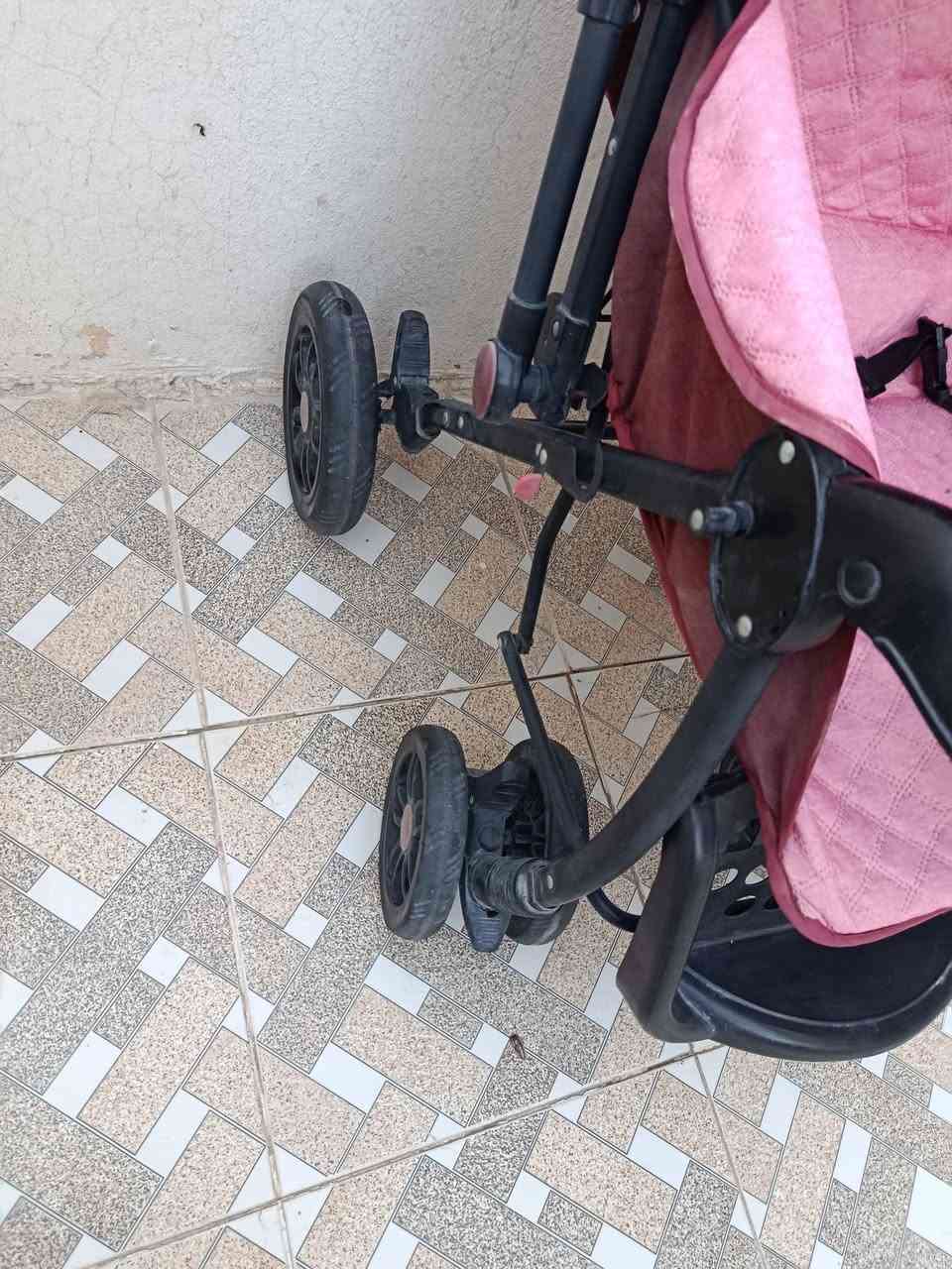 عەربانی مندال قەبارە گەورە 
تا تەمەنی 6 سال گونجاوە 
زۆر خۆشە بۆ لێ خۆرین 
نرخی 30 هەزارە 
زۆر پاک ماوتەوە 
شوێن هەولێر 
***********
