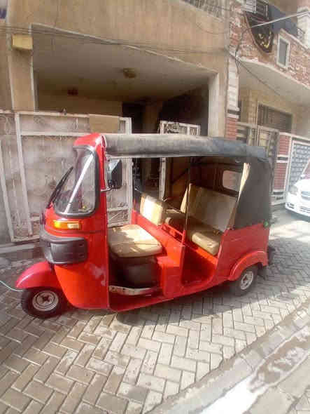 السلام وعليكم تكتك للبيع موديل ١٨ اوراق كامله معمره بيها بس دبل الخلفي سعرها 3.750 بيها مجال قليل الشراي اتصال او واتساب *********** بغداد اصليخ قريب عل شعب
