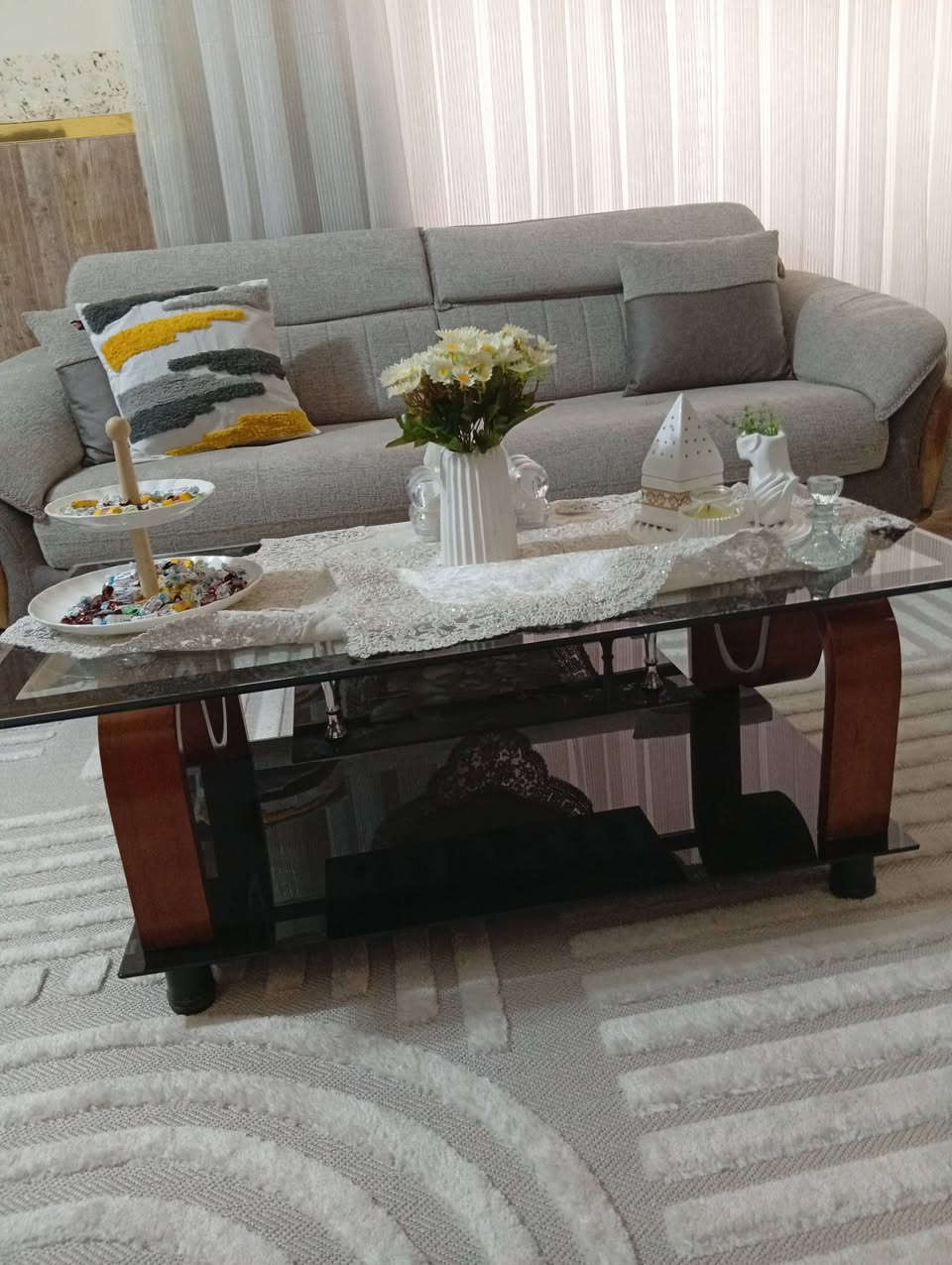 السلام عليكم عندي ميز وطبلات جام وخشب للبيع نضيفات اي شخط مابيهن ملات بيت اخذتهن 250 اريد ابيعهن بسب صغر المكان اريدهن 175 لاتصال على الرقم ***********
