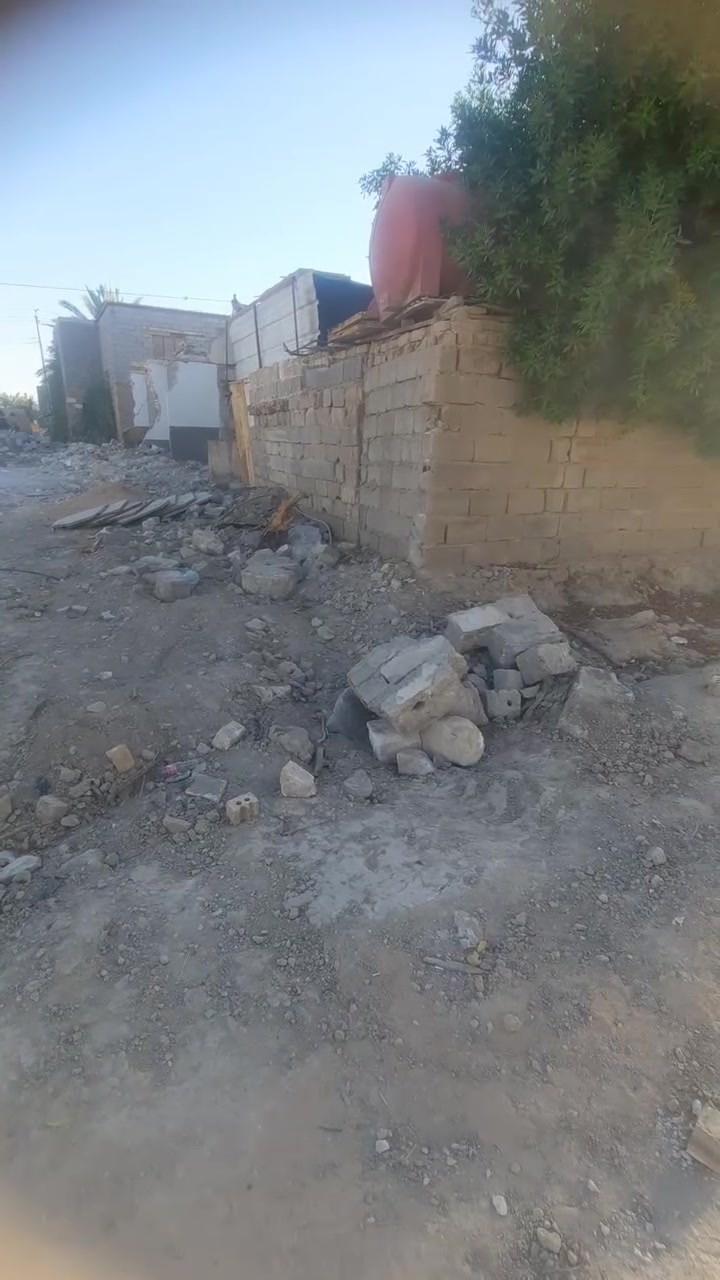 قطعه ارض المساحه ٣١٠م الوجه ١٢م ونص النزال ٢٥م

العنوان كربلاء العطيشي (حي الزهراء خلف مدرسه العجلان)

***********
