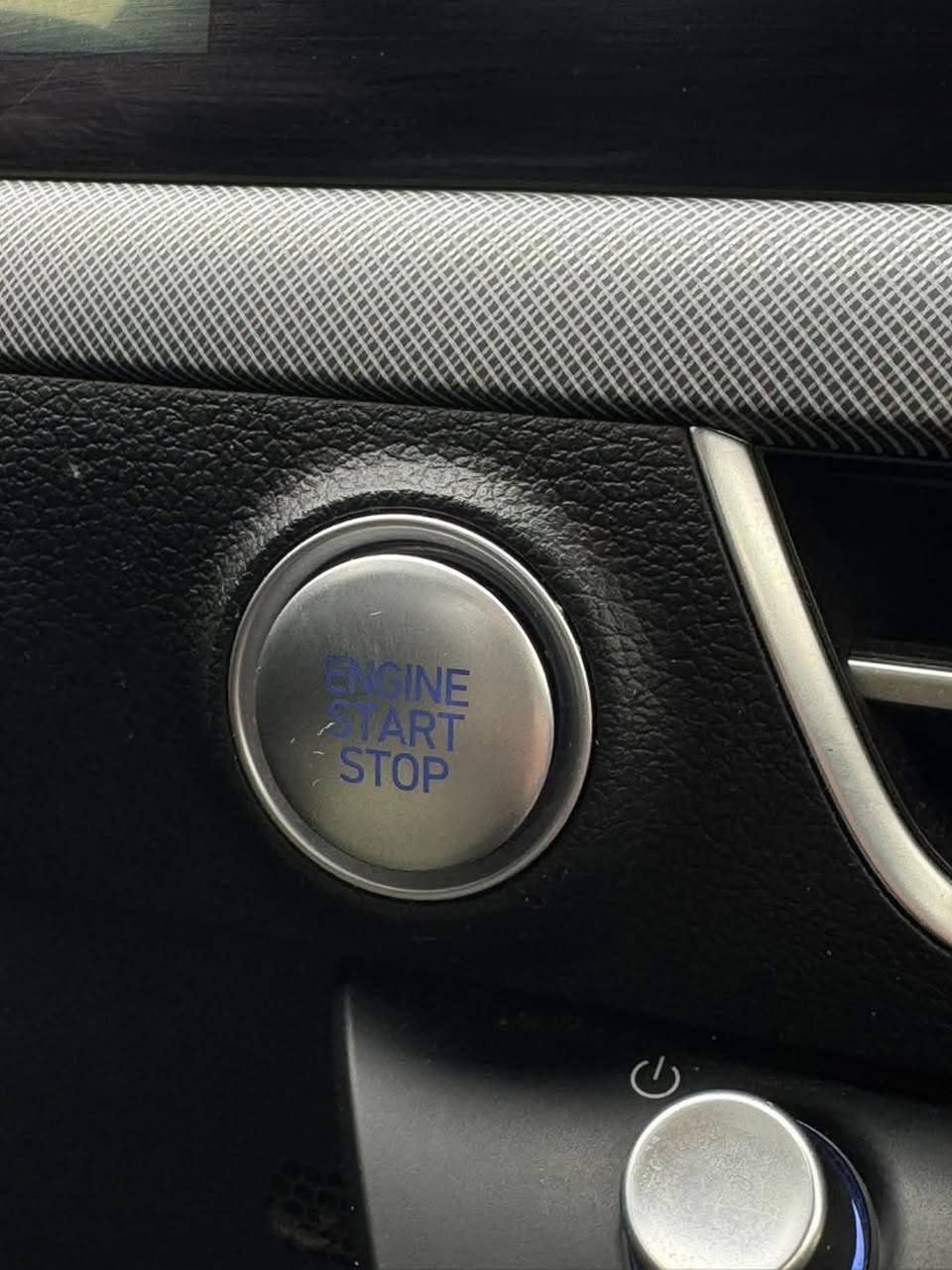 هونداي سوناتا 2024 SEL  سياره كلين
بدون صبغ بدون ايرباك بدون غرق كفاله حتى دعاميات من صبغ بشرط فقط بارد بلبنيد وجاملغ مثل ماموضح بصوره وصور الحادث مرفقه

ماشيه : 48 الف مايل

2.5L V4 : حجم المحرك 

المواصفات : 

‎مفتاح التشغيل بصمة 

‎تشغيل عن بعد  

‎لايت زينون + LED متصل 

‎بك لايت LED متصل 

‎دخول بصمة ذكي 

‎اشارة في المرايا الجانبية 

‎هاند بريك كهرباء 

‎دشبول شاشة ديجيتال متصل 

رادارات 360 درجه 

Auto Stop

‎شاشة Apple Car play 

‎كاميرا دوارة 

‎الانارة الداخلية LED 

‎حركة المقاعد الأمامية كهرباء 

تدفئه مقاعد اماميه 

تبريد شاشة مناخين منفصلين 

‎قطعتين تبريد 

‎أوضاع القيادة Drive Mode 

‎أوتو هولد Auto Hold  

‎نظام مانع الانزلاق 

سياره مرقمه قادسيه شهداء وكاله عامه من المالك 

سعره 205وبيه مجال بصيط 

للاستفسار او اتصال على 

***********
