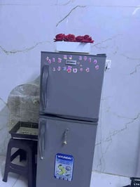 متاح  ثلاجه وسط مال غرف بعده جديده السعر 180 وبيه مجال  رقم صاحبه 0781...