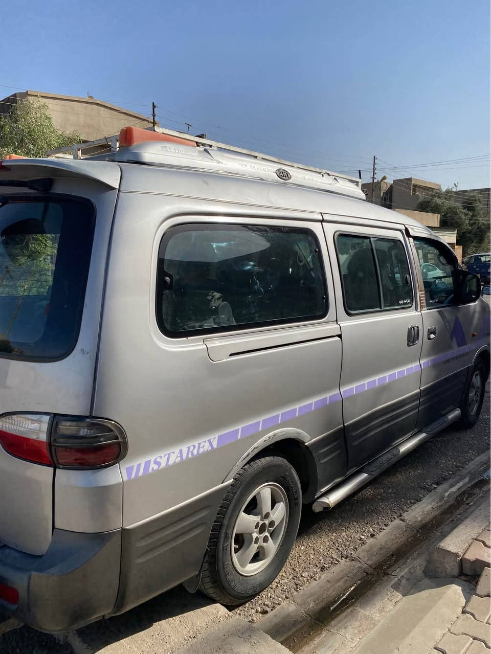 هيونداي استار اكس 2007 بدون صبغ 11 راكب گير عادي  جاهز من كل النواحي شرط تحويل السعر 108و بيها مجال 
العنوان كركوك (***********)
