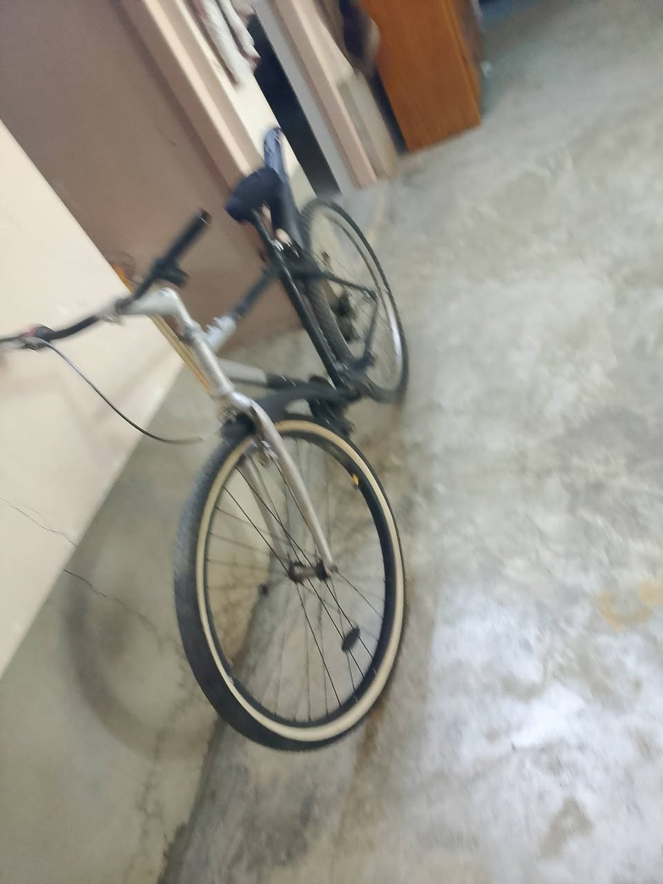 للبيع رقم هاتف***********
