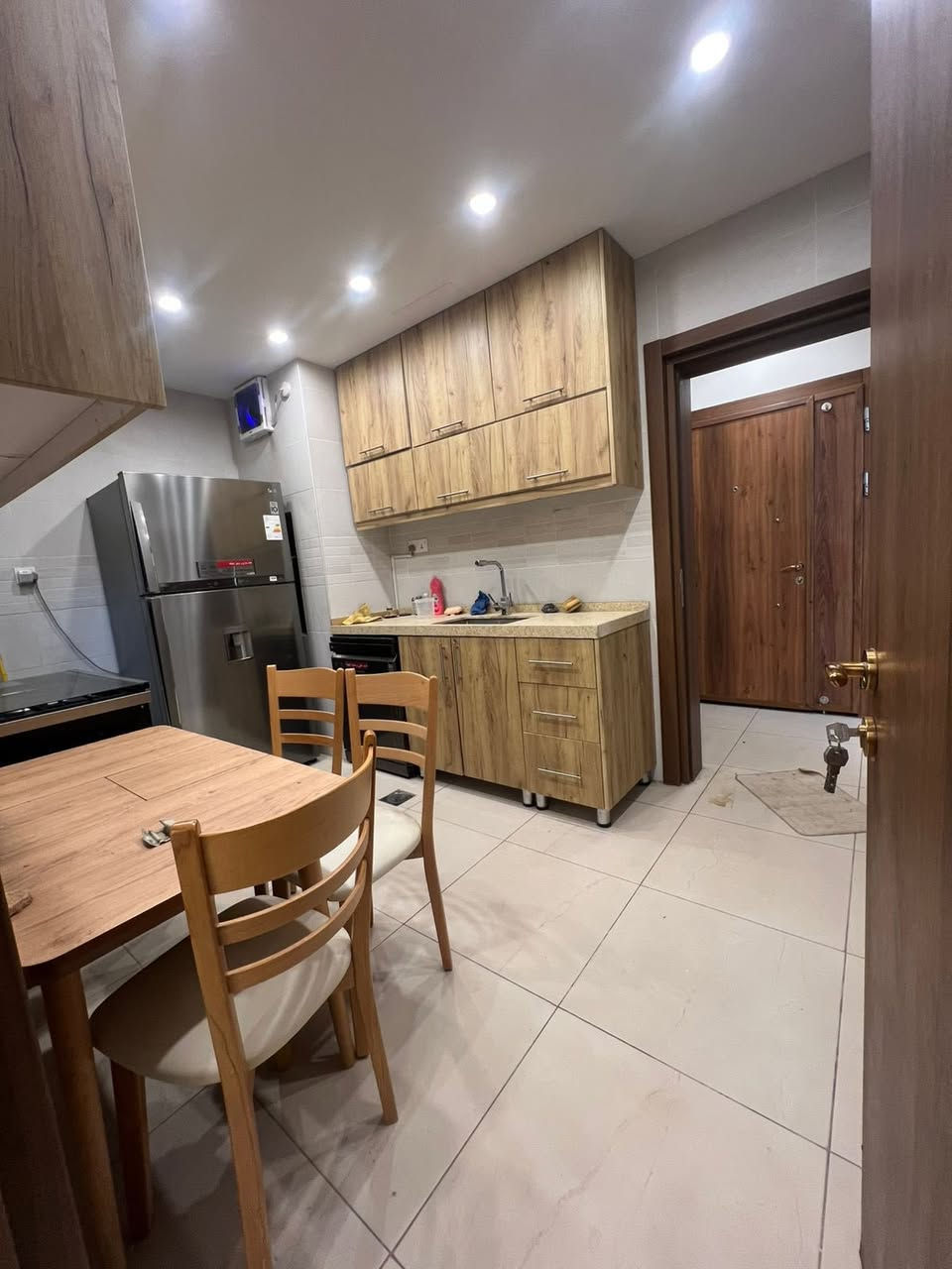 🏡 شقة للإيجار – مؤثثة بالكامل (أثاث درجة أولى)

📍 الموقع: مجمع سومو السكني

🔹 تفاصيل الشقة:

- ثلاث غرف نوم
- مخزن
- مؤثثة بالكامل
- أثاث درجة أولى
- مناسبة للعائلات

📞 للاستفسار والتفاصيل أكثر يرجى الاتصال:
📞***********

📞***********
