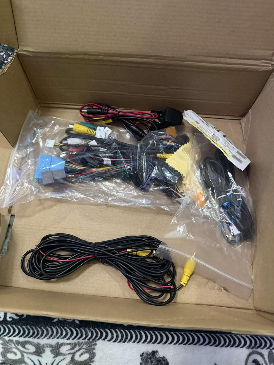 سلام عليكم
شاشة سازوكي جيمني2019 بلادية

كار بلي اندرويد اوتو

تحكم من شفتات الستيرن

كاملة ويا الفريم

كامل ملحقات فيش التحويل

حجم 9 انج

وكامرة خلفية 4k 1080p

جديدة غير مستخدمة 

مكاني بغداد واكو توصيل 

للتواصل ***********
