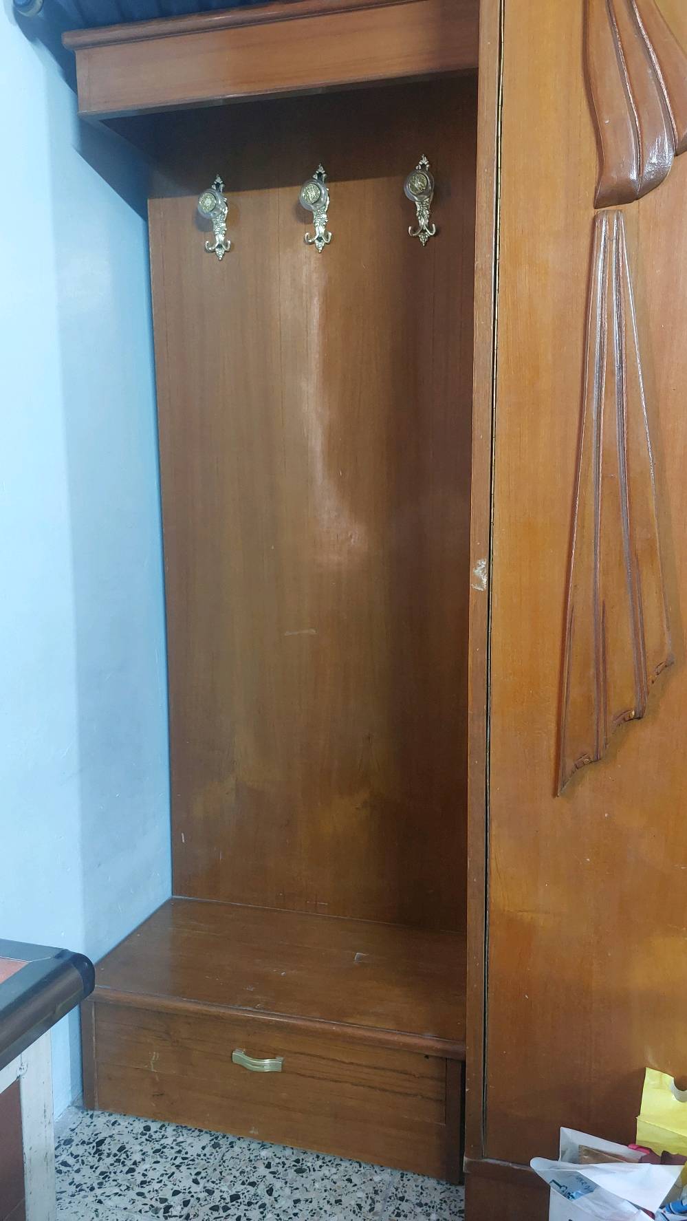 غرفة نوم نفرين ٨ قطع خشب صاج السعر٤٥٠ العنوان بغداد الحبيبية