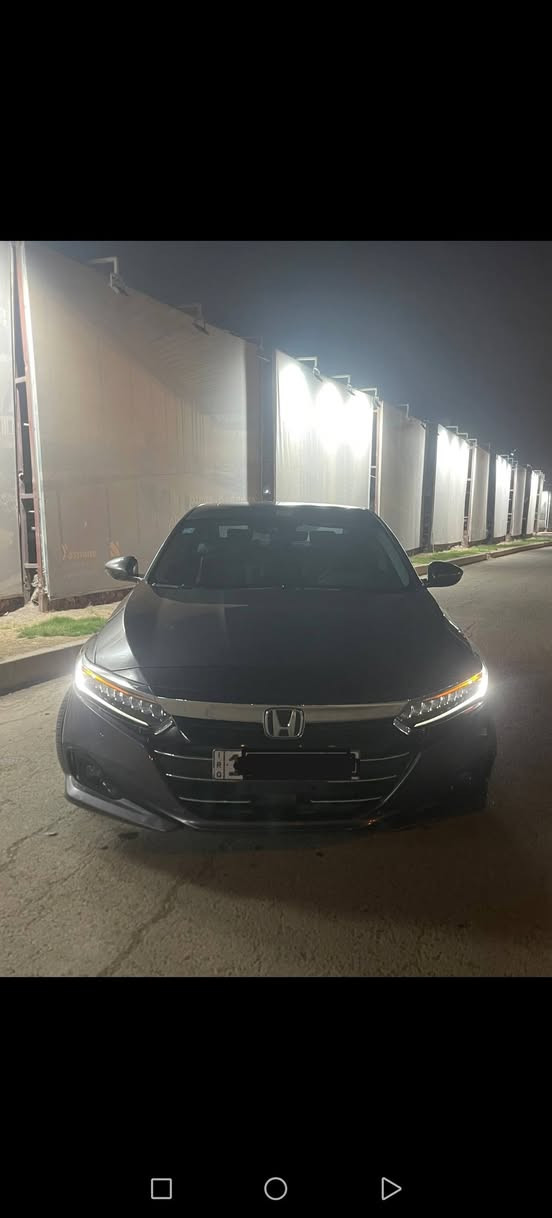 السلام عليكم
هوندا اكورد هايبرد 2022 فول مواصفات أعلى فئة بال اكورد
يعني أعلى شي 
السيارة حادثها واضح بالصورة مكانها بغداد الدورة 
سعرها ١٦٥ 
 هذا رقم تلفوني ***********
