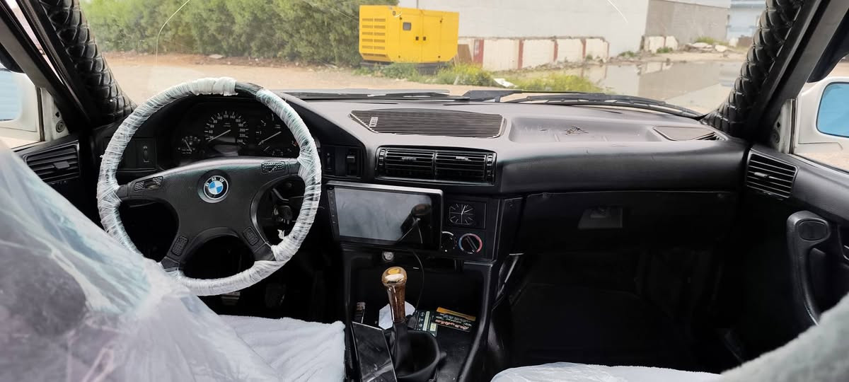 سلام عليكم للبيع بي ام حجم 520 موديل 91 محرك كبس گير عادي جامات كهربائي  سنويه جديد ل29 گير محرك بشرط حداديات جديد تخم تاير جديد كهربائيات كله يشتغل سعر 48
عنوان كلار 
لتواصل ***********

بو فروشتن بي ام 520موديل 91 مه كينه كه بس گير عادي سه نه ويه تا 29تازه يه تاخم پيش ودواي تازه يه جوار تايه تازه كاره بايي هه موو ئيش ئه كا سلايته نر خي 48
له كه لاره

***********
