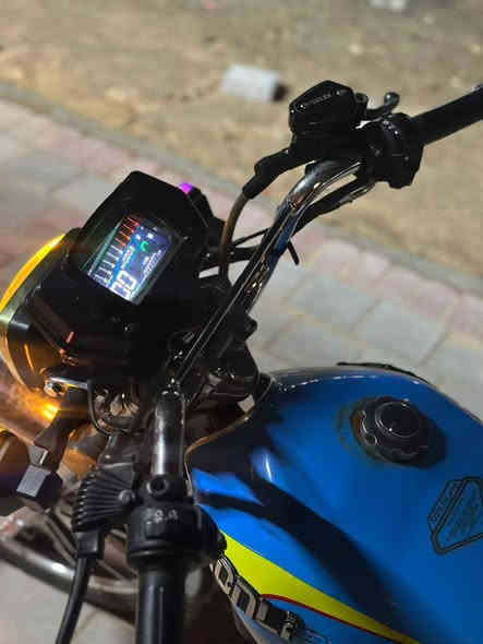 السلام عليكم دراجة يراني سيفان سونك 5كير مديل 24 نازله 25 مكينة  كفاله عامه بصمة لمس تشغيل عن بعد عدد 2 ببصمتين سويجين أوراق كاملة مال معرض مزودة بل 75 مكان بغداد مدينه الصدر رقم الهاتف ***********
