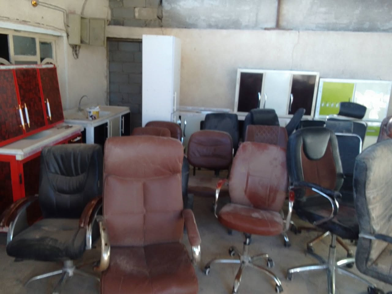 كراسي وتخم جلد ومصطبات للبيع الشراي يتفضل خاص مكاني بغداد حي اور مقابل جامع الفردوس  رقم الهاتف بي واتساب اي ستفسار خاص ***********
