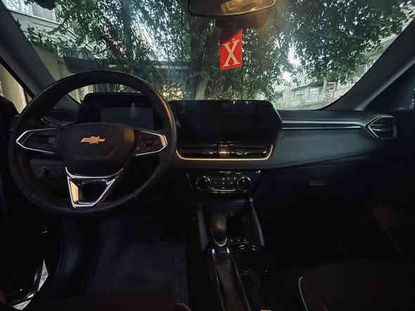 السلام عليكم اخوان . 
سيارة شوفرليت تريل بلايزر 
موديل 2024 
ماشية 10 كم 
رقم بغداد سنوية بأسمي تحويل ثاني يوم 
فول مواصفات ما عدا الفتحة 
تحكمات ستيرن فول 
تدفئة كشنات ، تدفئة ستيرن 
جام اوتو امامي 
شاشة قطعة كاملة ديجيتال 
رادار + نقطة عمياء + رادار جانبي + حساسات 
اوتو ستوب توقف ذاتي منع اصطدام 
تبريد ثلج 
محرك 1300 توربو 
نظام sport 
تشغيل عن بعد ، وبعد مواصفات ماشاء الله
حادثها فقط دعامية خلفية بسيط جداً 
السعر 160 واسف ع اطالة 
مكاني بغداد - ***********
