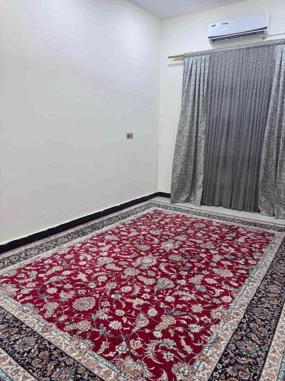 سلام عليكم دار للبيع مساحه 180 متر 5 غرف العنوان باب الهوه مقابيل افران محمد الاستفسار ع رقم *********** البصرة, العراق
