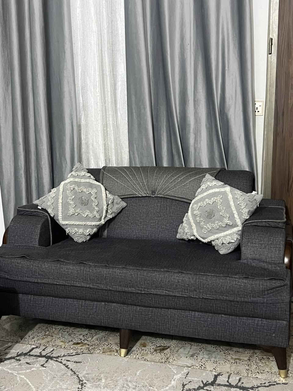 سلام عليكم ورحمة تخام 10مقاعد للبيع حلو نضيف مآبي شي سعرة 450بي مجال مكاني بغداد جديدة سريع محمد القاسم خلف مجمع الزهور ***********
