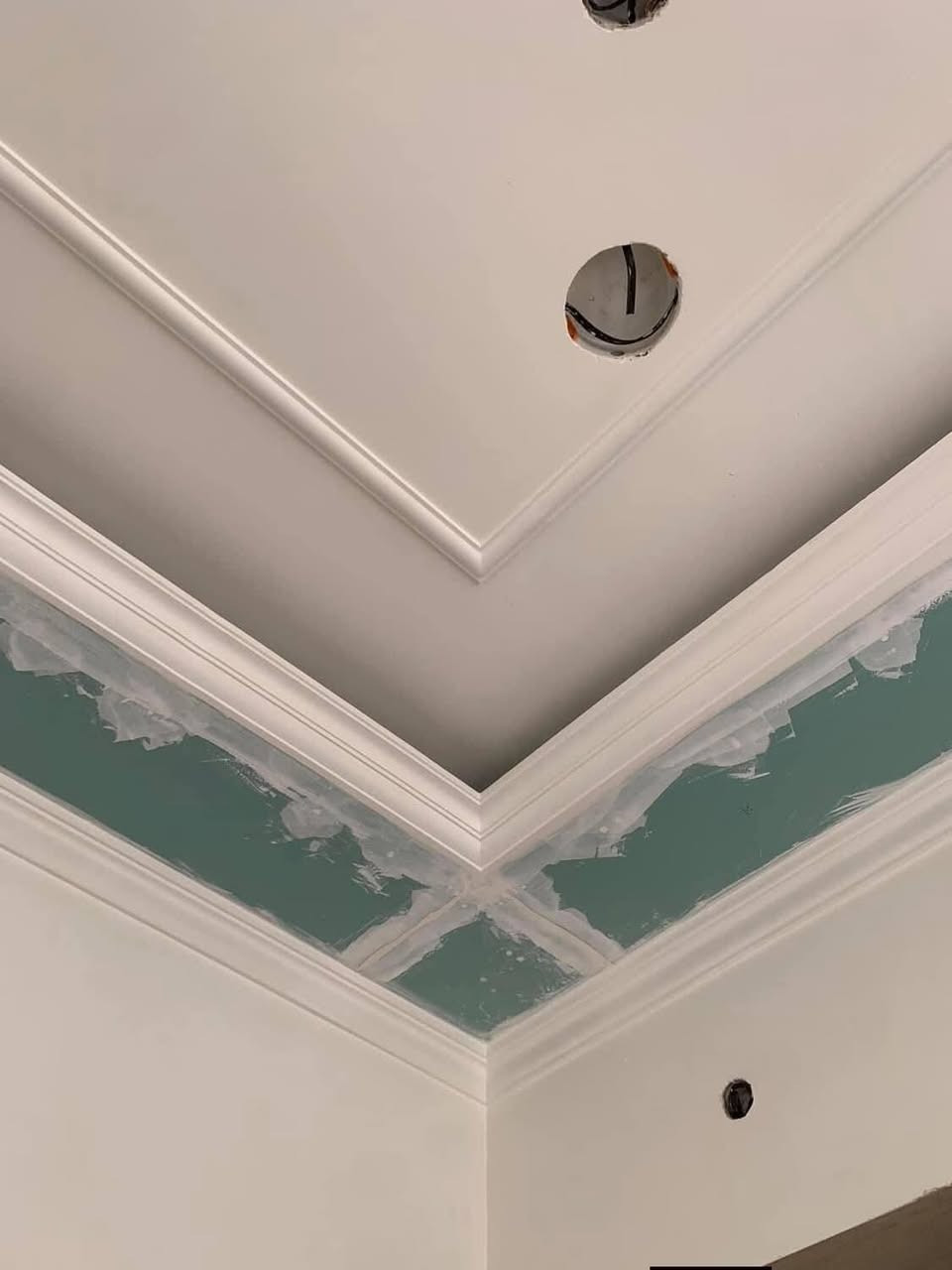 حوّل منزلك 🏠إلى تحفة فنية بلمسة جبسية أنيقة! ✨
نقدم لك أجمل تصاميم الديكورات الجبسية الداخلية التي تضيف الفخامة والرقي لكل زاوية في منزلك.🏠
تصميمات عصرية وكلاسيكية تناسب جميع الأذواق🙅
 تنفيذ احترافي بأعلى جودة ودقة🕒 
1. خبرة عريقة: في تنفيذ القصور والمنازل الراقية.
2. كفاءة الكادر: فريق متناغم يعمل بدقة متناهية.
3. عامل الزمن: سرعة في التنفيذ تضمن لك الانتقال لمنزلك الجديد في أقصر مدة.
بصمة الملوك على جدرانك..
لأن الفخامة تكمن في التفاصيل، يقدم كادرنا المتميز أرقى خدمات النقش اليدوي والزخرفة الإسلامية والكلاسيكية. نحن نحول الجبس الصامت إلى تحف فنية تنبض بالحياة.
• دقة التنفيذ: نقوش هندسية ونباتية بدقة متناهية.
• لمسة ملكية: تصاميم خاصة لا تتكرر، تمنح مجلسك هيبة القصور.
• سرعة واحترافية: كادرنا مدرب على إنجاز أصعب النقوش في وقت قياسي وبأدوات حديثة.
اجعل منزلك يتحدث عن فخامتك.. احجز موعدك الآن.
سرعة في الإنجاز والتزام بالمواعيد💰
 أسعار مناسبة وتنافسية 
تبدء اسعار الجبس بورد من 25 الف كرستة وعمل
 والاصباغ من 5 الف للمتر المربع 
لدينا كادر متخصص باعمال الجص والبورك ايضاً
📞 للحجز والاستفسار:مراسلتنا على البيج 
و الواتساب  ***********📍 
نعمل في جميع محافظات العراق  [ الانبار -الرمادي -الفلوجة-الحبانية-الكرمة بغداد جميع المحافظات] 
والمناطق المجاورة 
 اعمل متابعه ليصلك المزيد من التصاميم والإلهام
