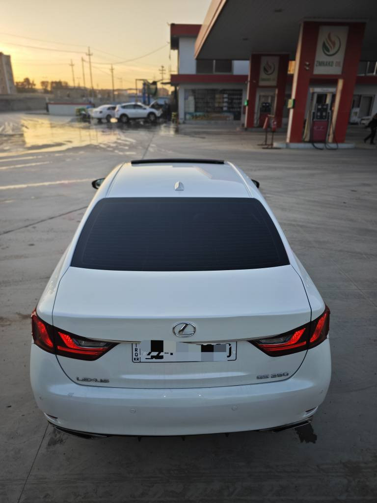 لیکزیز قمەرە  GS250  مودیل 2013
سیارەکە فول مواسفاتی خلیجیە
سفری شریکەی سەردارە دوو سویچە
ناو زەرد و بەسمەو دەرگا بەسمەو سڵاید و پەردەیە
کوشن جلدو کارباو خەزن و ساردو گەرمە
سوکان هیتەرو کارباو خەزنە،
شاشە و کامیراو حاسەی پێش و دواوە.
سێ مۆدی لیخورین ٦ بستون مکینە 2.5 
دوو پارچەو نیوی بۆیاخە بێ ناوگرتن وبێ ئێرباگ لەسەر شوخت
بێ دەعم ،سەرە دەرزیەک ناوگرتنی نیە بەس لیخشانە و بویاخ کراوەتەوە
سەنوی تا 2030نویە ناوی خۆمەوەیە
سعری  158$ مجال
*********** شمشمل, السليمانية
