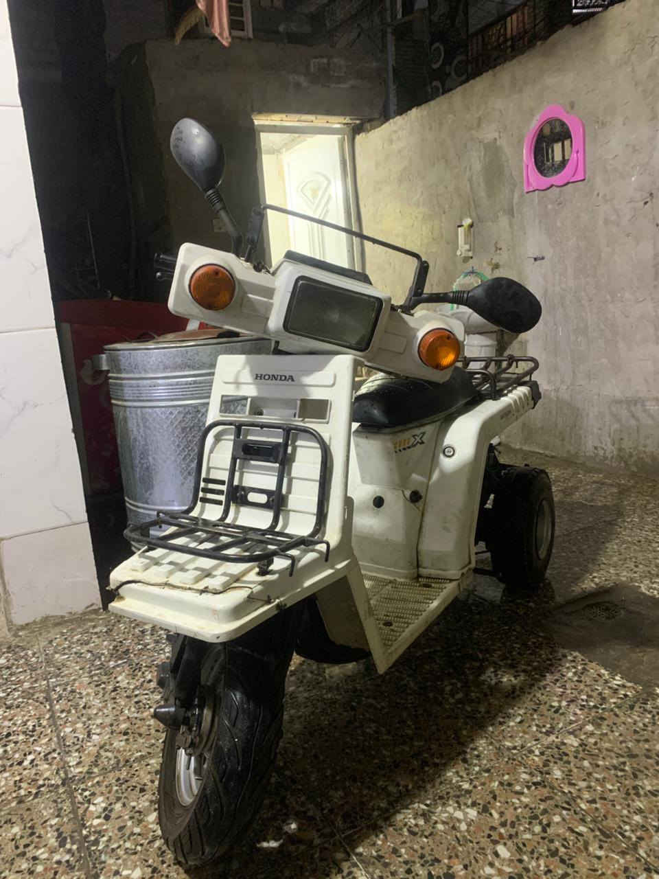 السلام عليكم دراجه ثلاث عجلات للبيع مكينه خير من الله نقصها كابريتر عنوان مدينة الصدر السعر قيم وخذ لتواصل ***********
