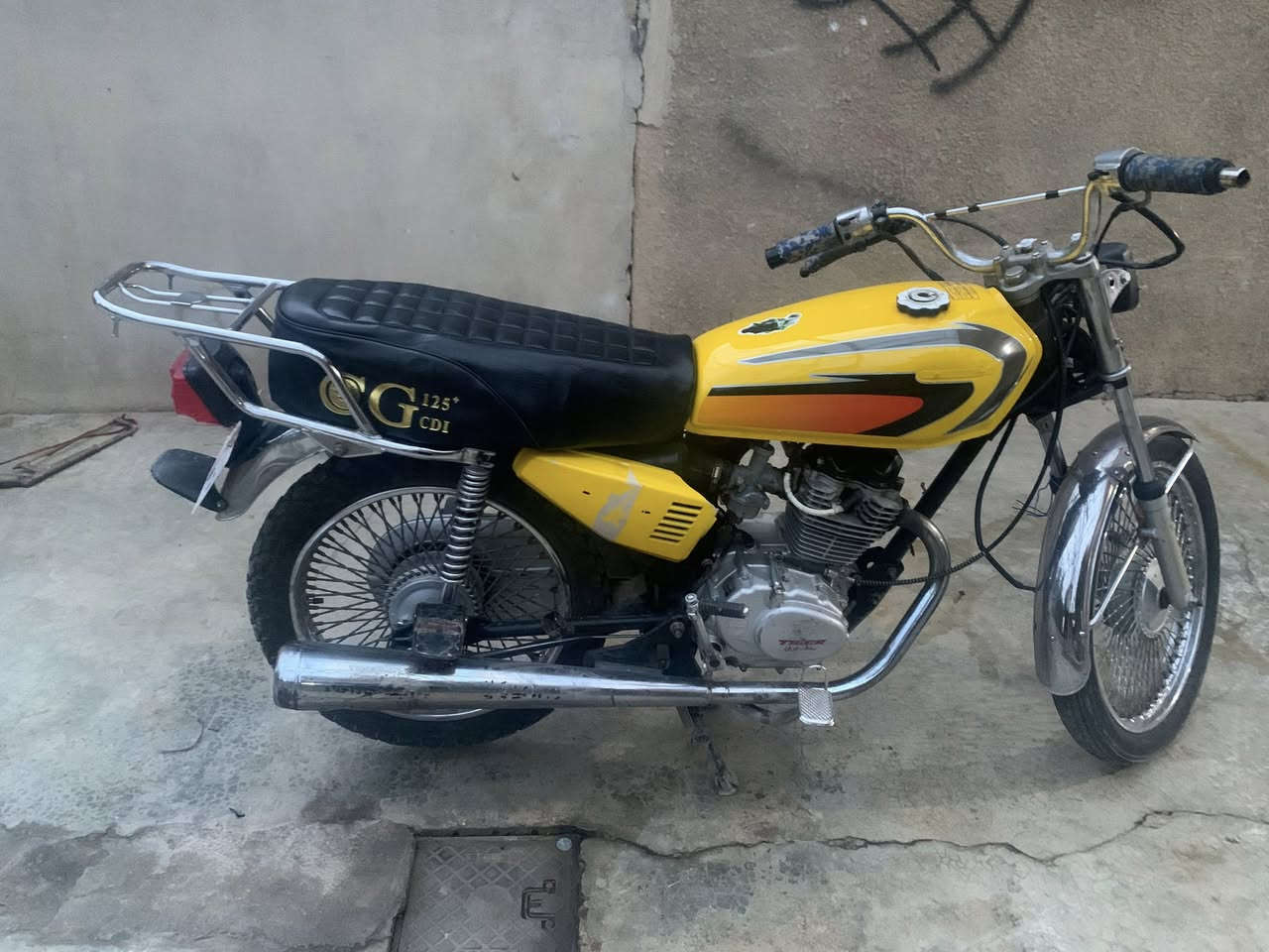 من بعد السلام دراجه للبيع تايكر 2020 بس بي خيط دخن سعر 240 مكاني حويجه داخل    اتصال
***********
